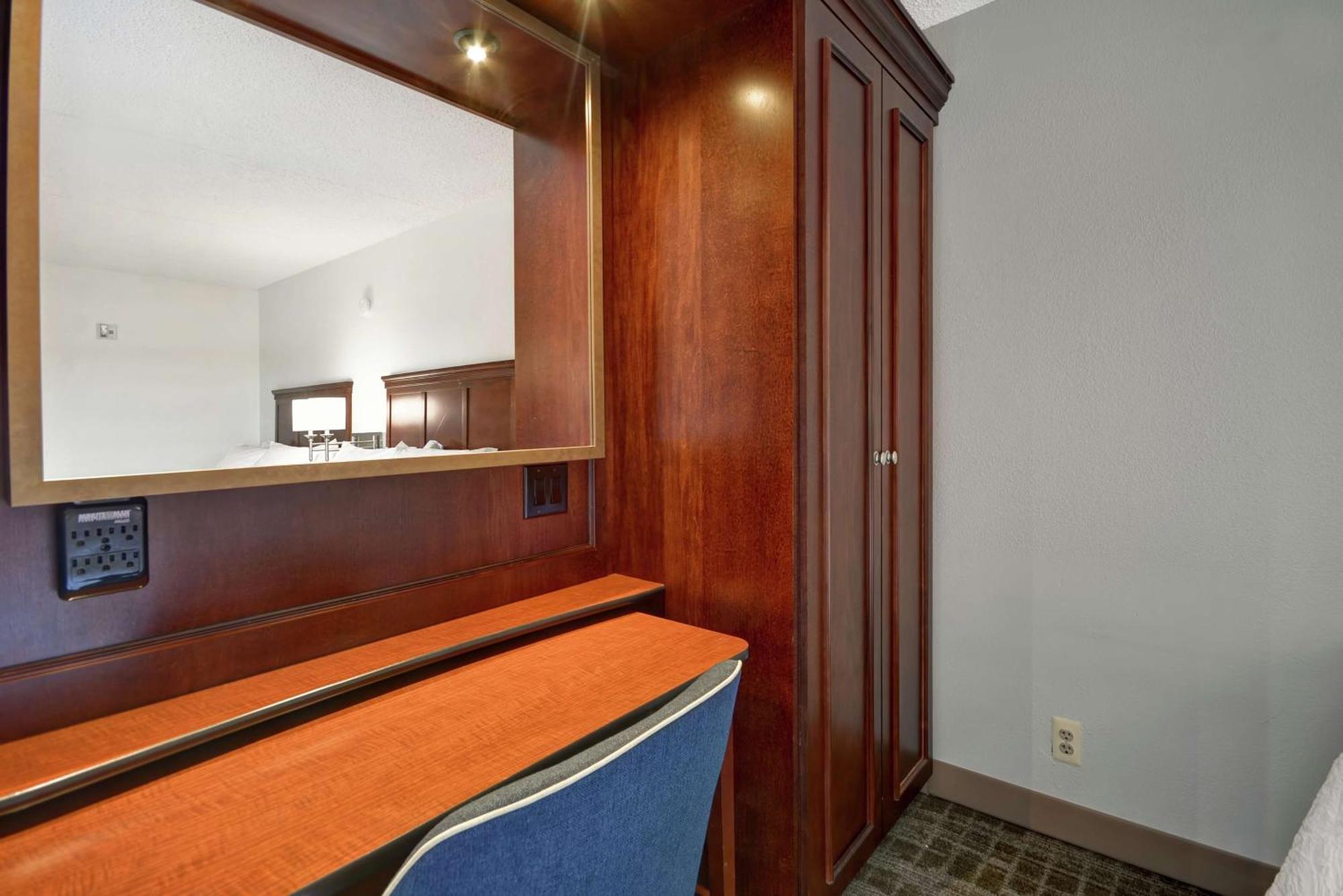 Hampton Inn Detroit Madison Heights South Troy Exteriör bild